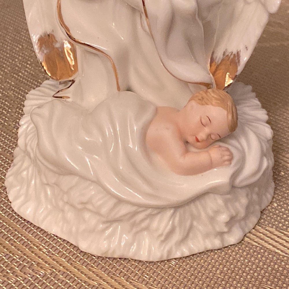 Porcelain Music Box - Picture 3 of 3